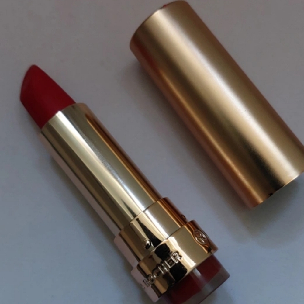 Yves Rocher Red Matte Lipstick